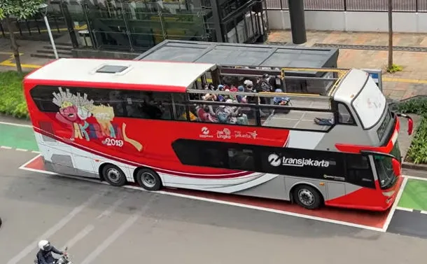 Jalan-jalan Keliling Kota Dengan Bus Tingkat Wisata Jakarta
