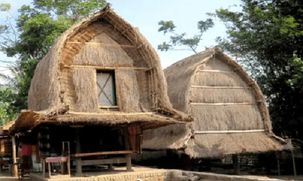 Rumah Bale, Tempat Tinggal Tradisional Suku Sasak di Lombok