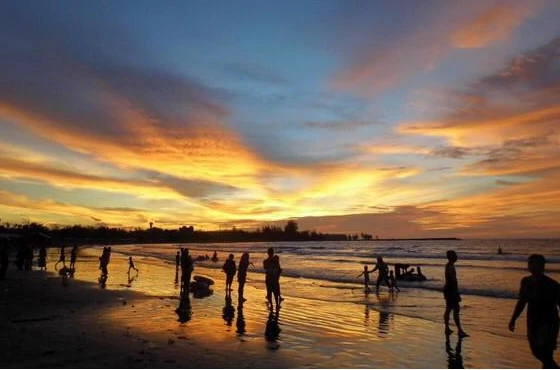 Sunset di Pantai Jakat, Pesona Keindahan Wisata Bahari Bengkulu